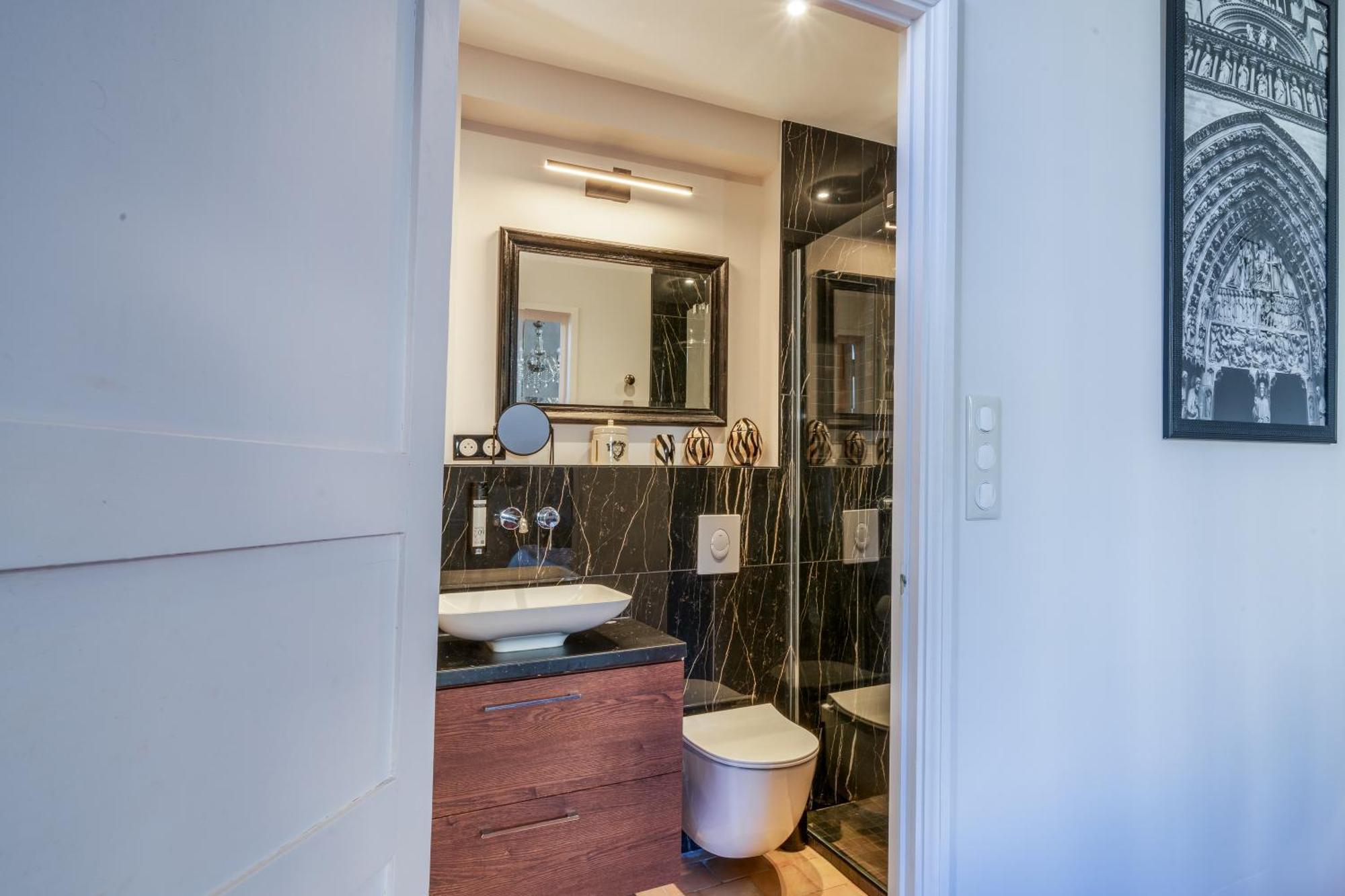 Appartement Raffine Vue Cathedrale, Jardin, Wifi Tours Exteriör bild
